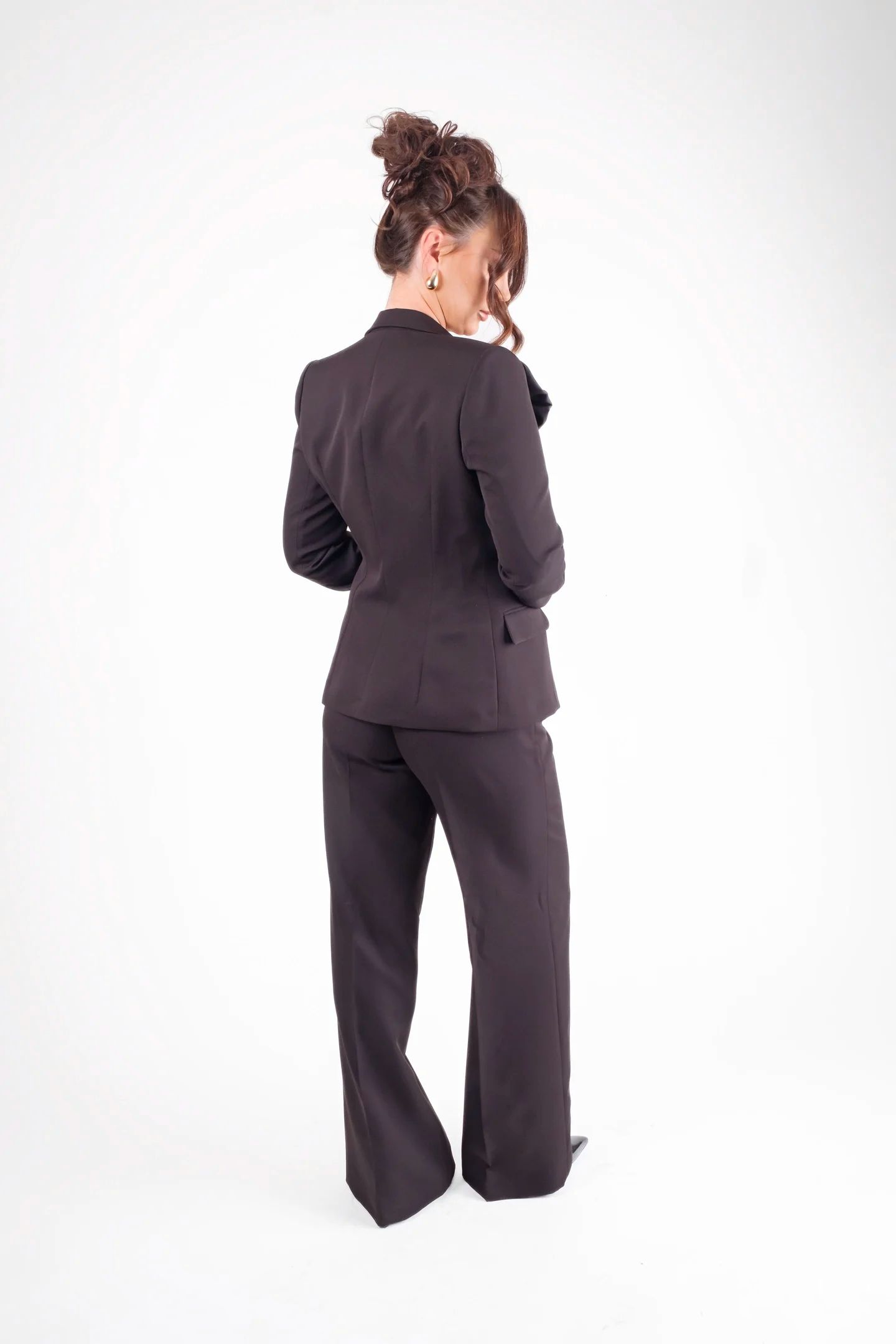 Costum elegant negru cu sacou si pantaloni evazati [3]