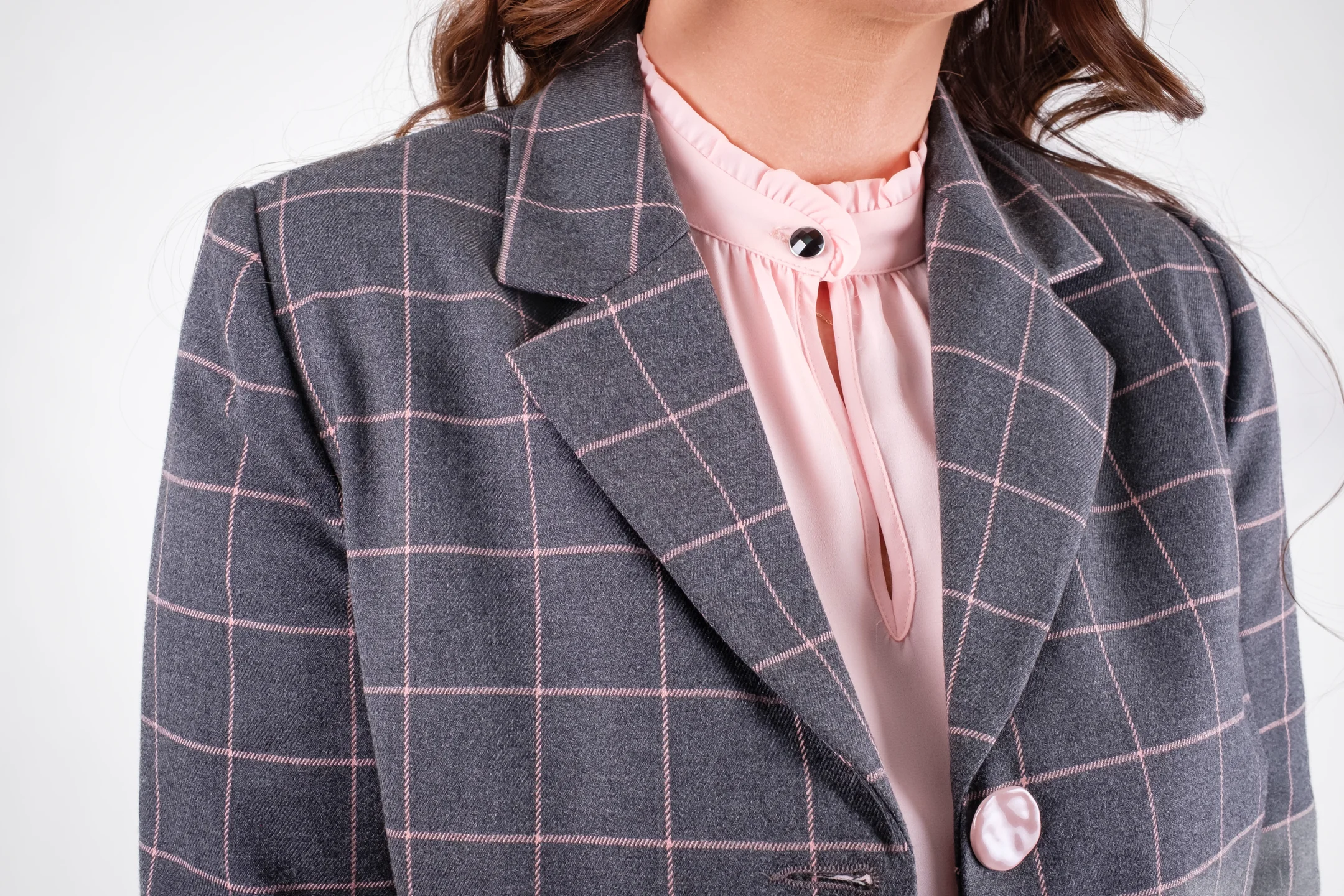 Costum scurt in carouri gri cu roz pudra [5]