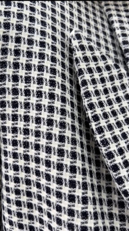 Pardesiu elegant cu carouri fine si nasturi decorativi [4]