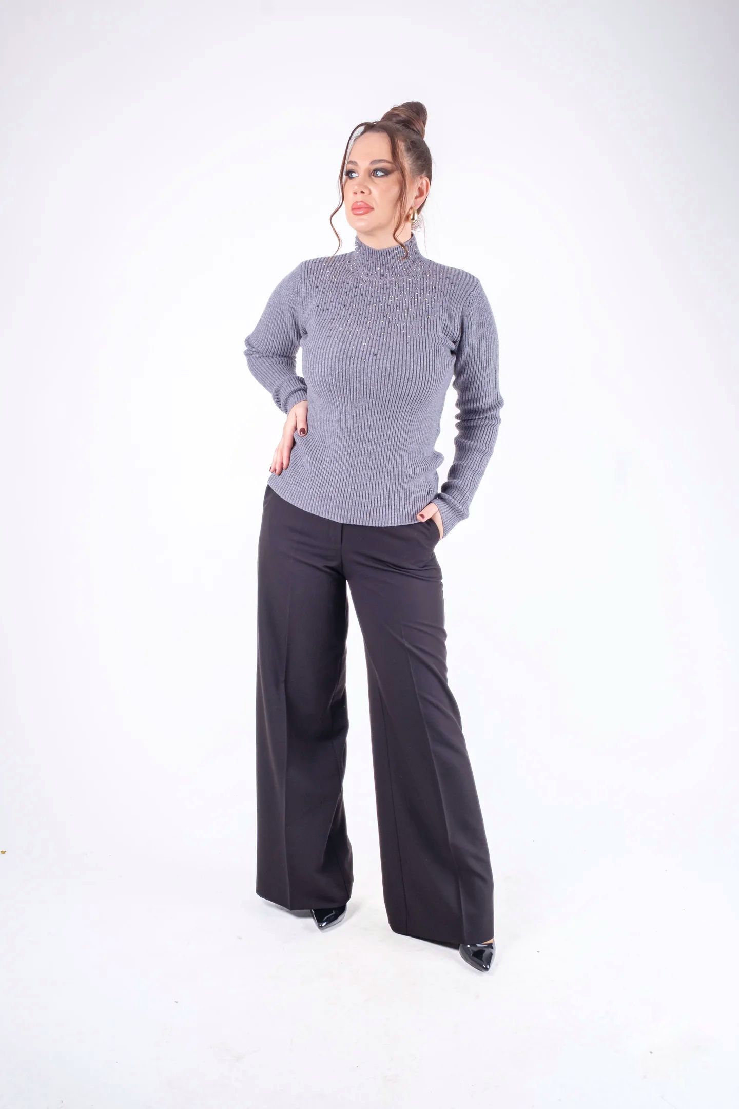 Pulover dama gri cu guler inalt si aplicatii de margelute [2]