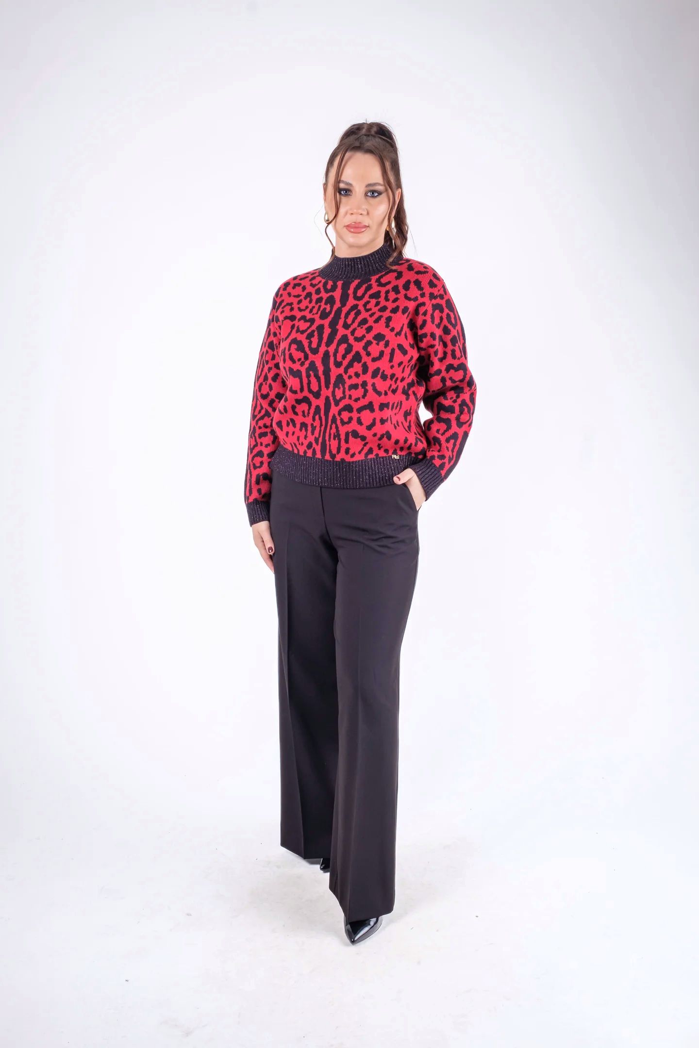 Pulover rosu cu imprimeu animal print [3]