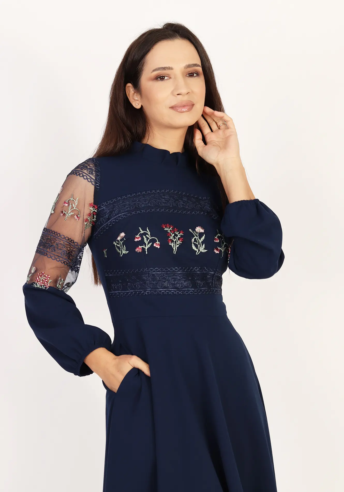 Rochie bleumarin eleganta cu broderie [2]