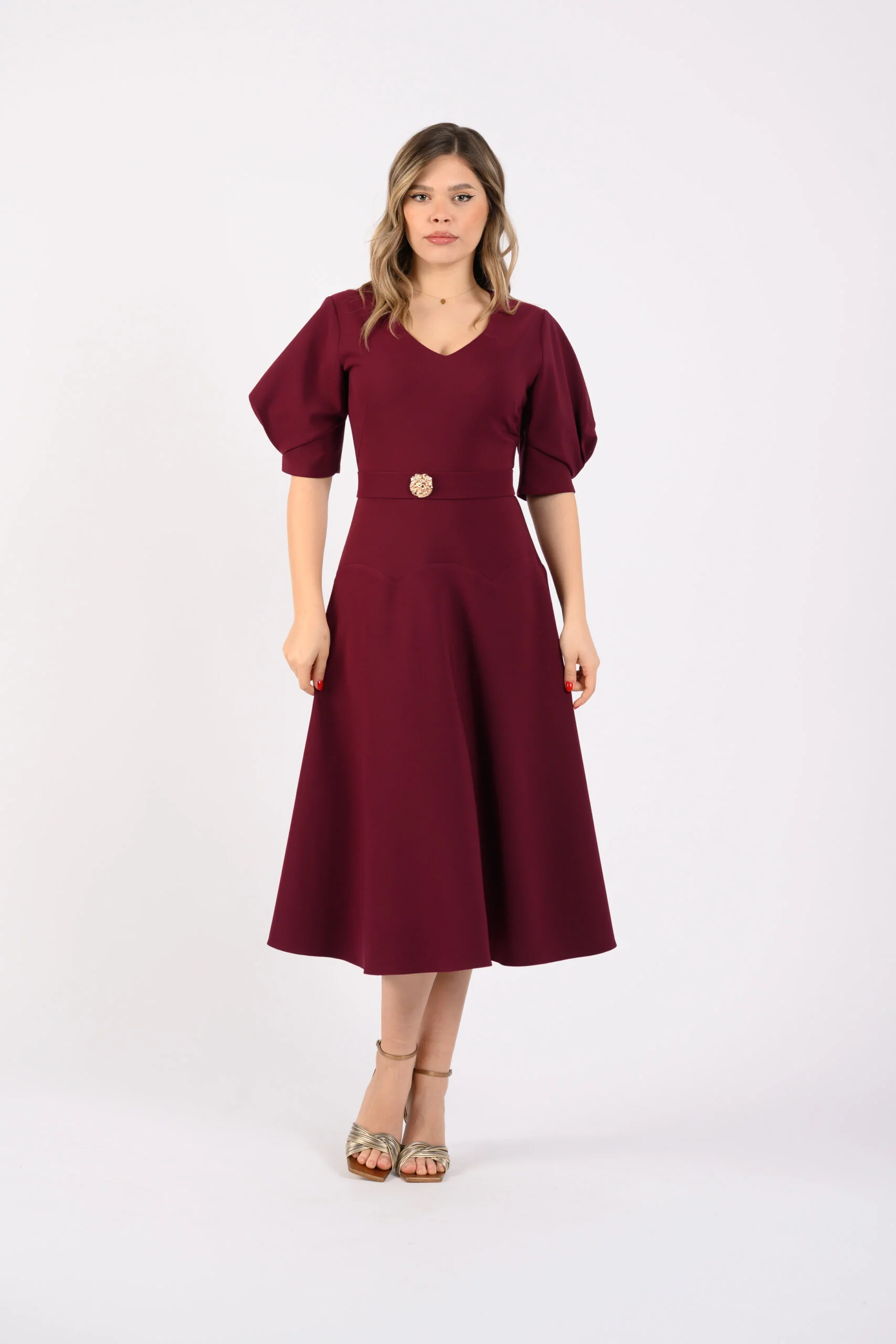 Rochii de ocazie midi - Rochie midi clos cu decolteu in V si accesoriu auriu in talie