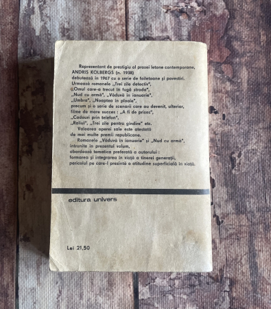 Andris Kolbergs - Văduvă în ianuarie. Nud cu armă. [1]