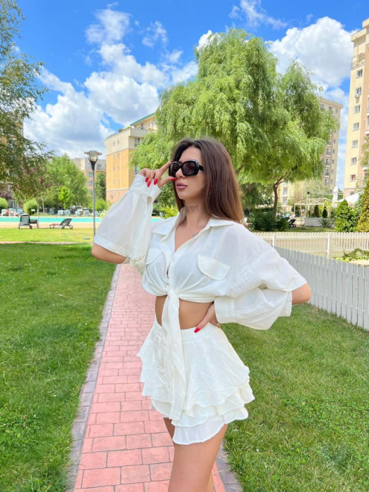 Compleu Tessa alb – cămașă cu mâneci detașabile și fustă-pantalon [2]