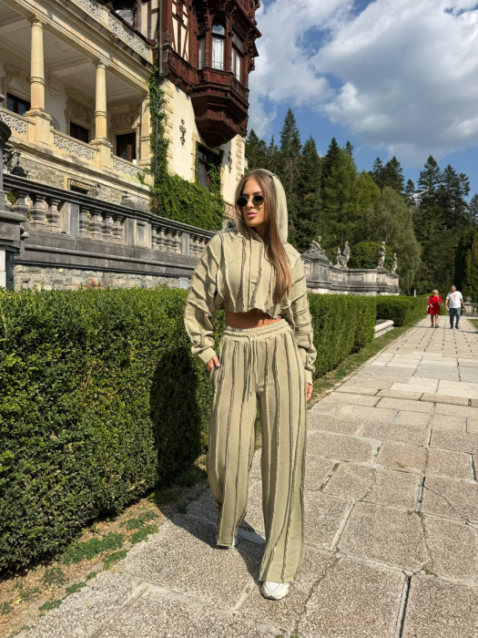 Trening Bella cu Hanorac Cropped și Pantaloni Largi [2]