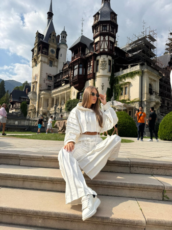 Compleuri - Trening Bella cu Hanorac Cropped și Pantaloni Largi