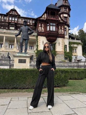 Compleuri - Trening Bella cu Hanorac Cropped și Pantaloni Largi