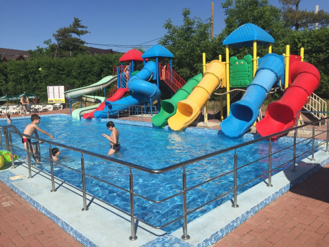 Portofoliu de Lucrari Constructii Piscine - Ansamblu de Tobogane cu Apa -Aquaclub Bacau