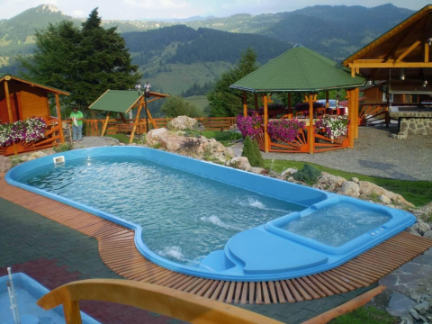 Portofoliu de Lucrari Constructii Piscine - Piscina cu Minipiscina incorporata -Pensiunea Teo Lacu Rosu