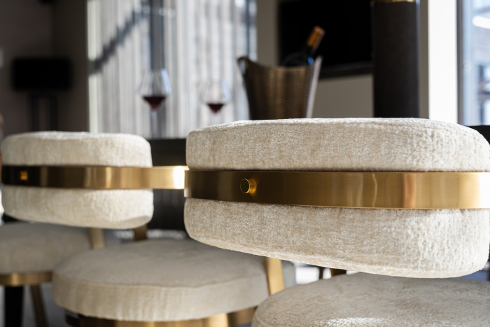 Scaun Jordan bej catifelat (rezistent la foc) [6]