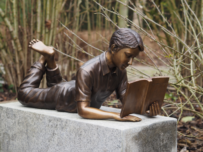 Statuie baiat care citeste, Bronz, 35 X 25 X 75 cm [2]