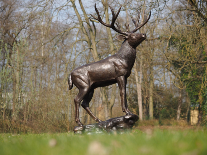 Statuie bronz, Cerb în picioare pe bază [2]