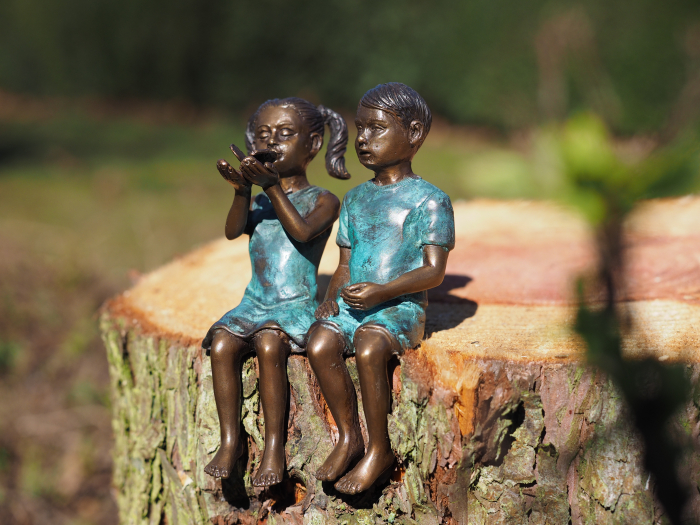 Statuie bronz, Copii cu fluture 14 x 7 x 9 cm [2]