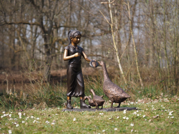 Statuie bronz, Fetiță hrănind gâște 105 X 40 X 108 cm [3]