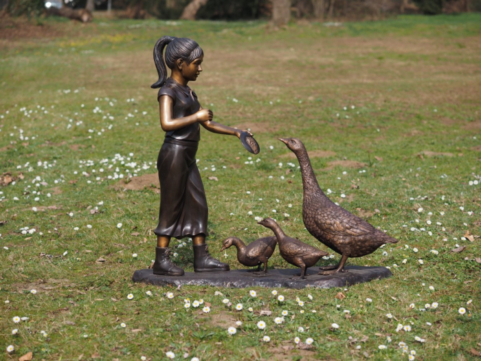 Statuie bronz, Fetiță hrănind gâște 105 X 40 X 108 cm [7]