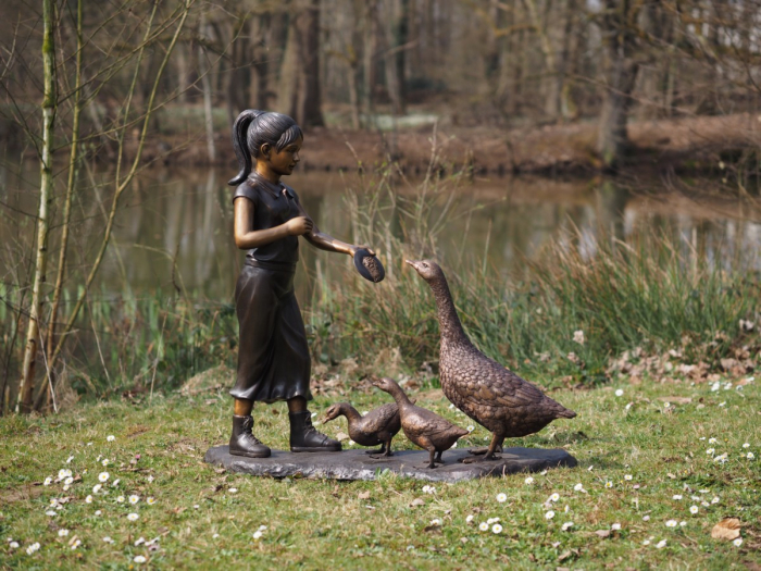Statuie bronz, Fetiță hrănind gâște 105 X 40 X 108 cm [5]