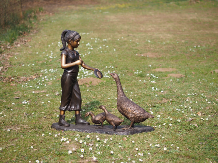 Statuie bronz, Fetiță hrănind gâște 105 X 40 X 108 cm [2]