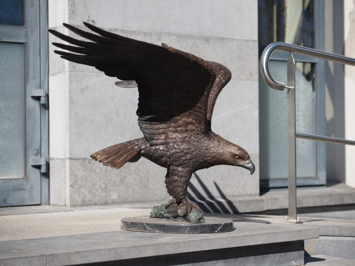 Statuie bronz, Vultur pe trunchi de copac [2]