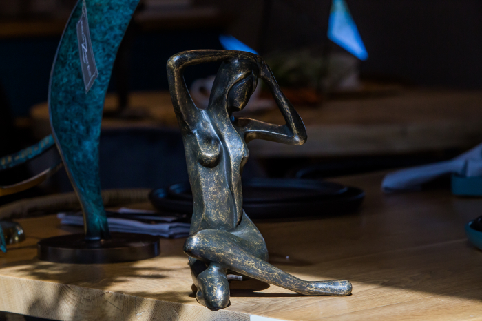 Statuie doamna care sta jos, Bronz, 24 x 17 x 18 cm [4]