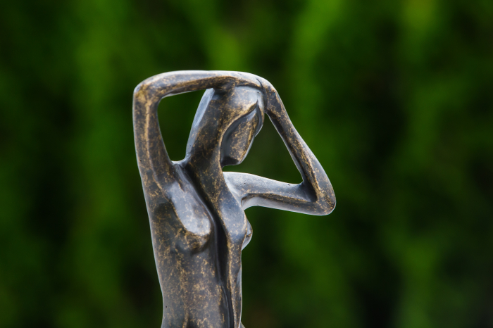 Statuie doamna care sta jos, Bronz, 24 x 17 x 18 cm [5]