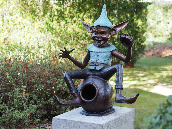 Statuie elf stând pe ulcior, Bronz, 82 X 54 X 65 cm [2]