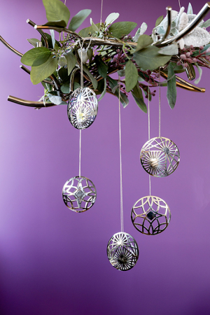 Clopotei de vant si ghirlande - CLARA/deco agăţătoare,  rotund,  oţel inoxidabil,  cu snur argintiu/d.8.9,  cu1 cm