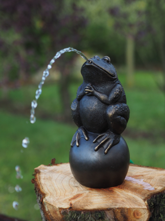 Figurine bronz - Fanta in forma de briasca care sta pe o minge, Bronz, 34 x 15 x 16 cm