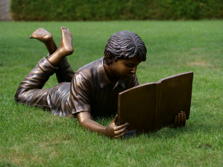 Statui - Statuie baiat care citeste, Bronz, 46 X 43 X 112 cm