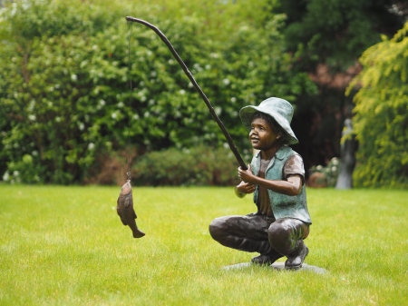 Statui - Statuie baiat care pescuieste, Bronz,115 X 90 X 44 cm