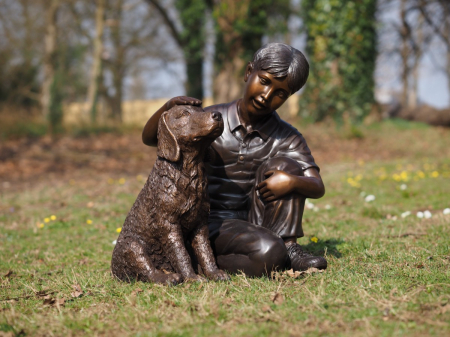 Figurine bronz - Statuie bronz, Băiat cu câine