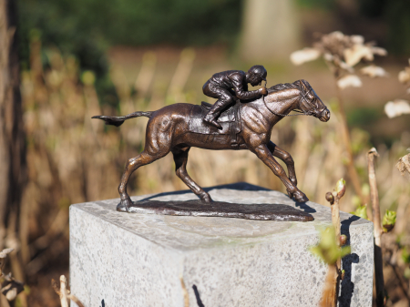 Figurine bronz - Statuie bronz, Jocheu pe cal (S) 17 x 7 x 28 cm