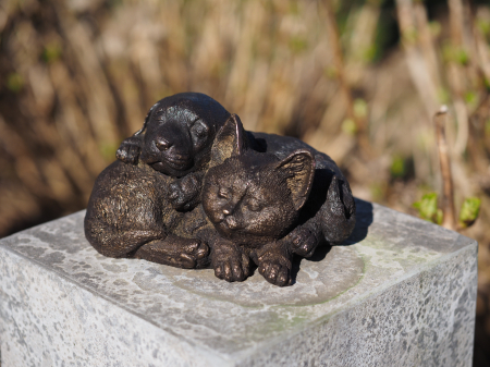 Figurine bronz - Statuie bronz, Pisică și câine 12 x 15 x 19 cm