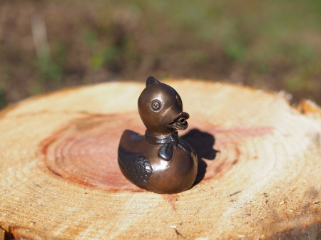 Figurine bronz - Statuie bronz, Rață cu papion 9 x 6 x 9 cm