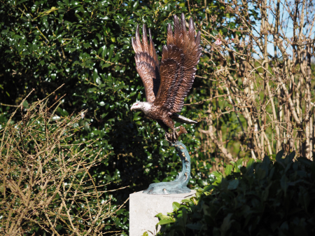 Figurine bronz - Statuie bronz, Vultur cu pește