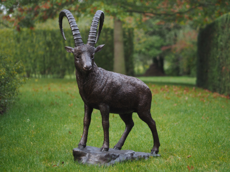 Statui - Statuie capricorn care sta, Bronz, 120 X 40 X 85 cm