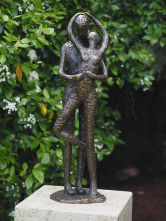 Figurine bronz - Statuie cuplu care se pupa, Bronz, 78 x 24 x 25 cm