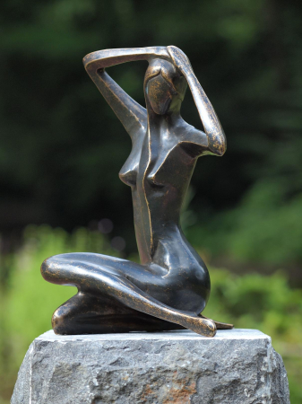 Figurine bronz - Statuie doamna care sta jos, Bronz39 x 29 x 24 cm