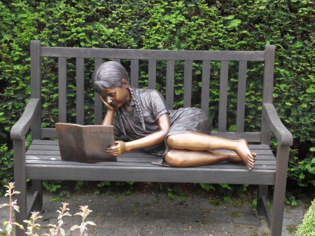 Statui - Statuie fata care citeste, Bronz, 43 X 43 X 92 cm