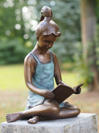 Figurine bronz - Statuie fata care citeste, Mare, Bronz,40 x 24 x 23 cm