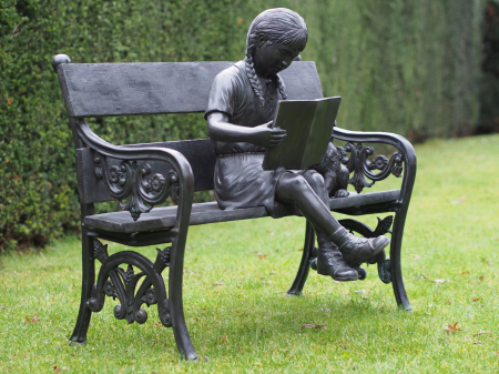 Statui - Statuie fata cu un caine pe o canapea, Bronz, 80 X 65 X 102 cm