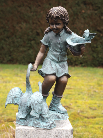 Figurine bronz - Statuie fata cu gaste, Bronz, 54 x 40 x 20 cm