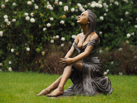 Statui - Statuie femeie care sta jos, Bronz, 85 X 46 X 82 cm