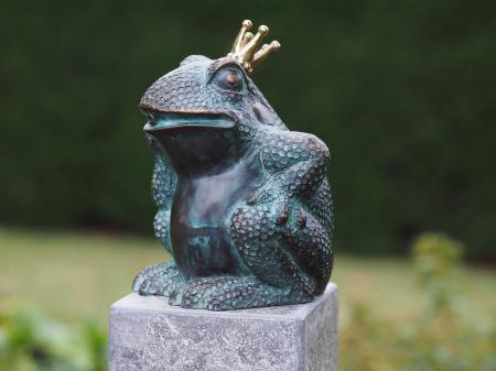 Figurine bronz - Statuie mica king frog, Bronz, 17 x 11 x 13 cm