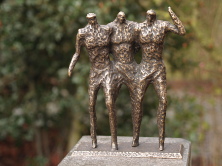 Figurine bronz - Statuie moderna 3 baieti, Bronz, 36 x 10 x 28 cm
