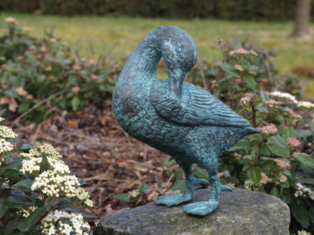 Figurine bronz - Statuie Rata care isi curata aripile, Bronz, 23 x 22 x 21 cm