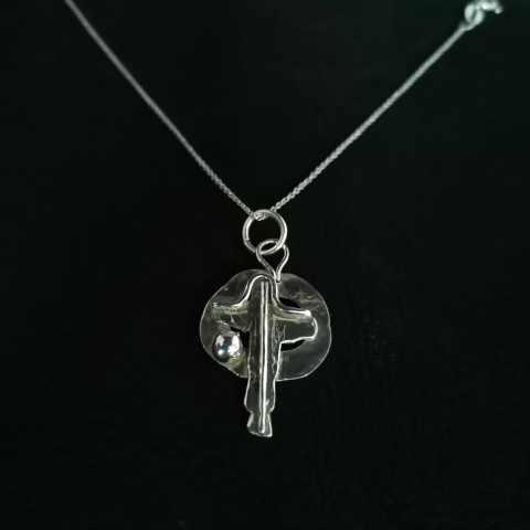 Pandantiv - Pandantiv c u cruciulita stilizata 1.jpg