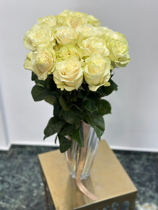 Buchet floral 11 trandafiri albi [2]