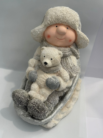 Decoratiuni de Craciun - Copil pe sanie cu ursulet