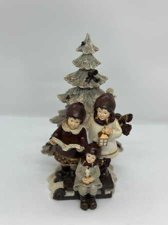 Decoratiuni de Craciun - Decoratiune de Craciun colindatori langa brad